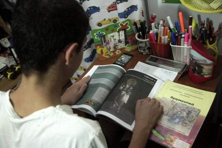 «Κύριε Γαβρόγλου, είμαι πατέρας 10 παιδιών και αρνούμαι το μάθημα των Θρησκευτικών όπως το καταντήσατε»